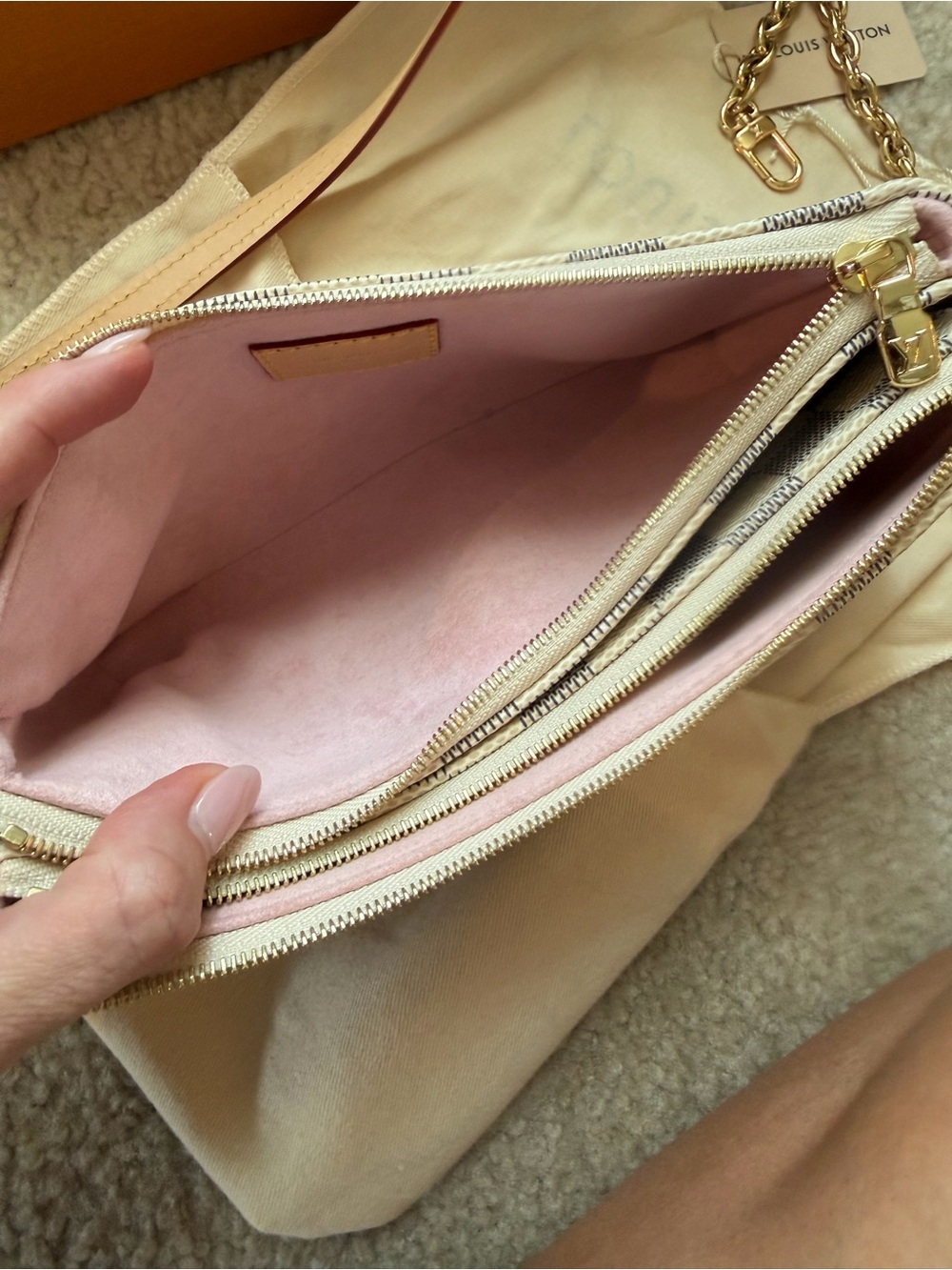 Louis Vuitton Pochette Liv in Damier Azur (Cream/White) Full Set - Picture 5 of 12